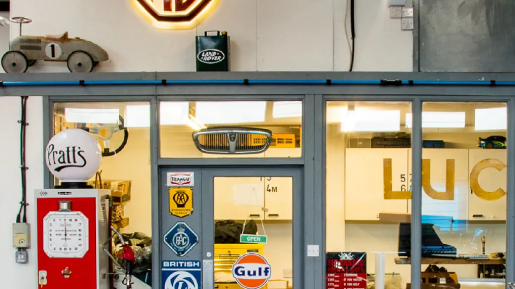 Motor Hub Warwick - image showing vintage garage and petrol pumps