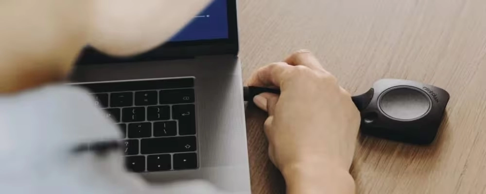 Connecting to Clickshare using the Clickshare Button dongle - this guide will show you how to use Clickshare